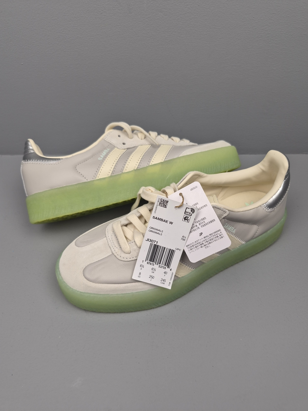 adidas Samba Low Top Sneaker White Silver Green IJ3071 Leather Rubber 2024 size9
